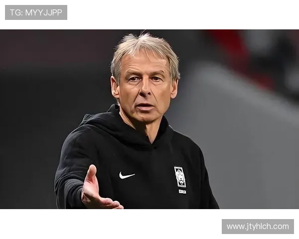 足球明星因护照问题被判刑入狱引发球迷热议与媒体关注