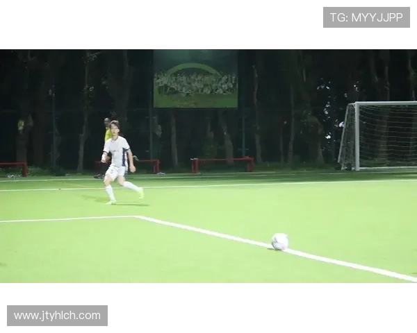 足球明星分享人生哲学与比赛心得的精彩瞬间配字幕解读