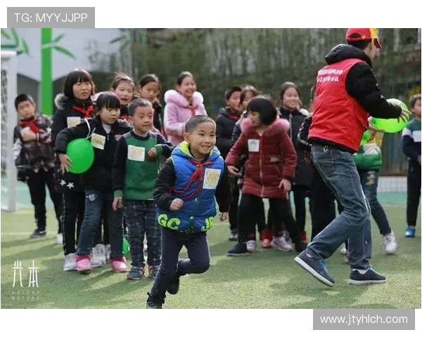 中国足球明星的精彩人生与趣事揭秘，带你走近他们的球场与生活