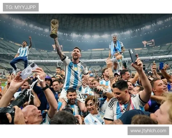 卡塔尔足球明星精彩瞬间全景展示与背后故事揭秘