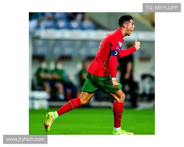 西班牙足球明星C罗的辉煌历程与传奇成就回顾