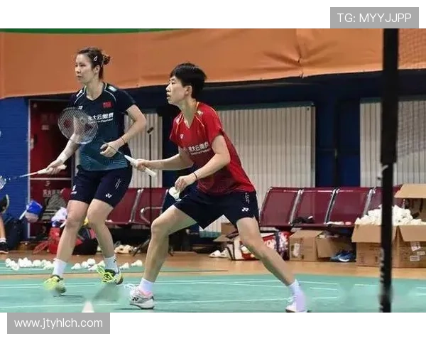 武汉羽毛球队与重庆羽毛球队赛后复盘分析个人能力对比与表现总结