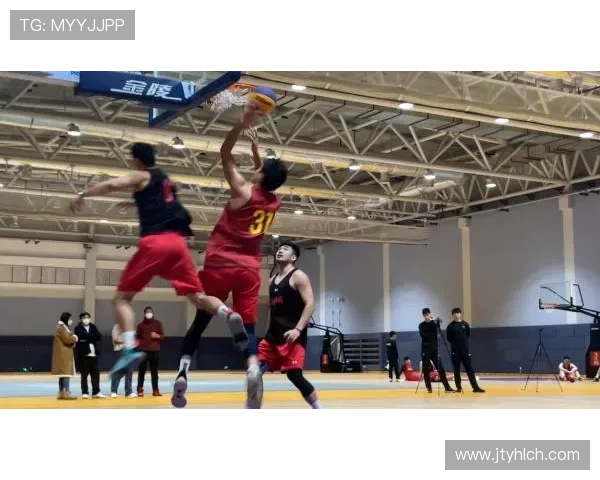 赛后分析：北京篮球队与上海篮球队的团队配合与战术执行探讨